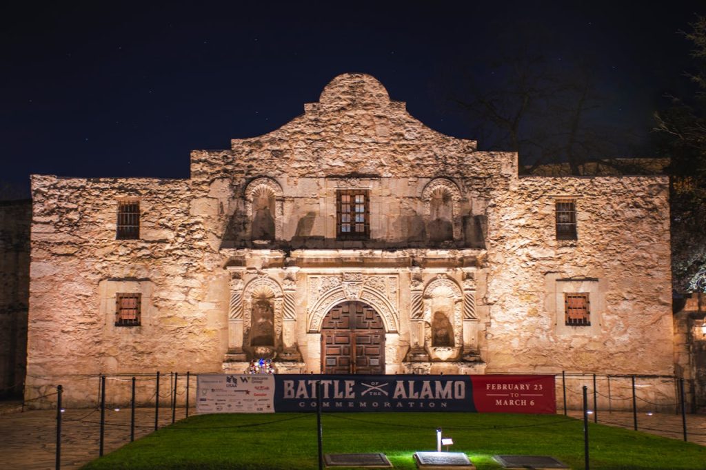 15 Iconic Buildings and Landmarks in the USA (And Why They Matter)
