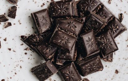 dark chocolate longevity. how much dark chocolate per day