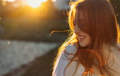 These 17 Subtle, Science-Backed Signs Suggest You’re Happier Than You Think. How Many Do You Have?