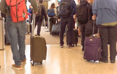 This One Airport Habit Is Driving Everyone Crazy – And It’s Sparking a Heated Debate