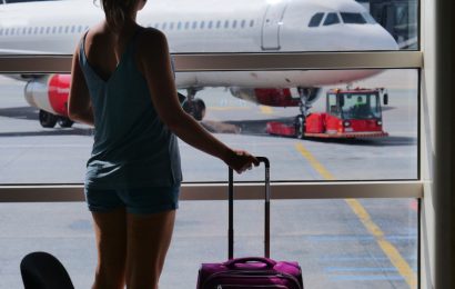 Stop Wearing These on Your Next Flight, Warns Seasoned Flight Attendant – Her Shocking Reasons Make Perfect Sense