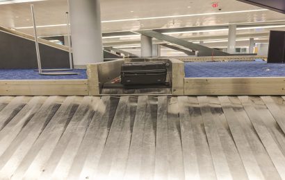 His Suitcase Arrived Last – First Came 30 Minutes of Socks and Underwear, One by One. His Reaction Went Viral