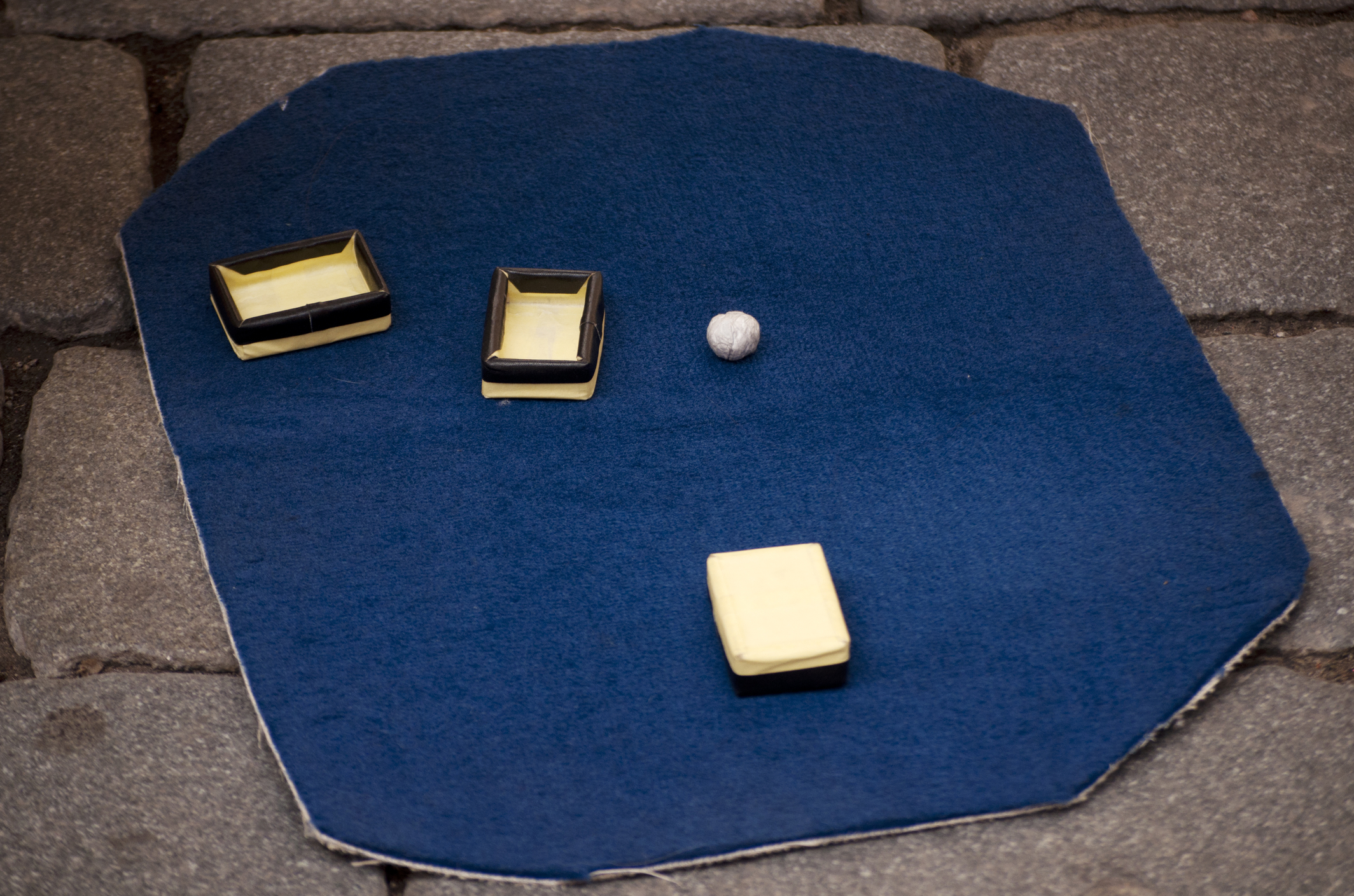 Europe scams - know the tourist scams in Europe - Cups-and-Balls, Shell Game, or Three-Card Monte is one of them