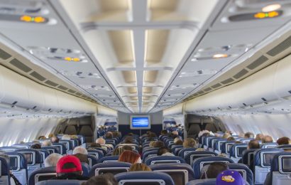 People Are Losing It Over This In-Flight Behavior – And You’ve Definitely Seen It