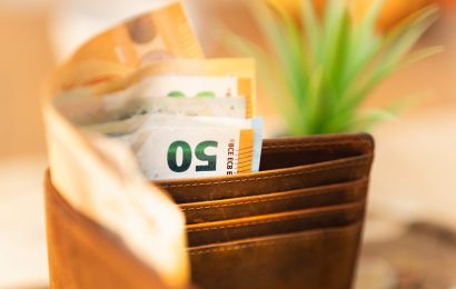 Do You Really Need Cash in Europe in 2026? Most Advice Gets This Wrong