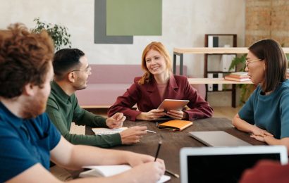 14 Signs You’re the Person People Follow – Even If You’re Not the Boss