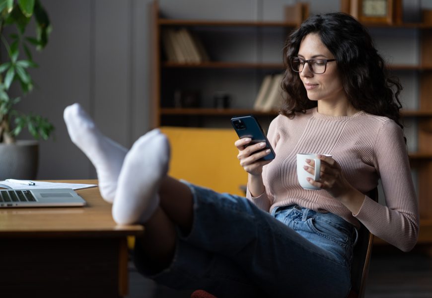 A Major Review Analyzing Data from 98,299 People Found a Pattern in Short-Video Use – The Findings Are Uncomfortable