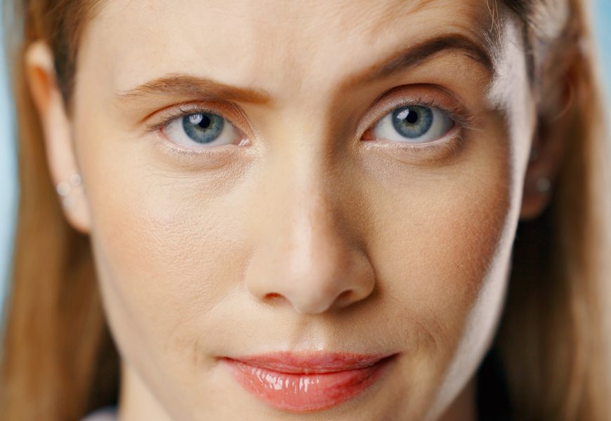 7 Subtle Signs Someone Is Secretly Judging You (And How to Flip the Script)