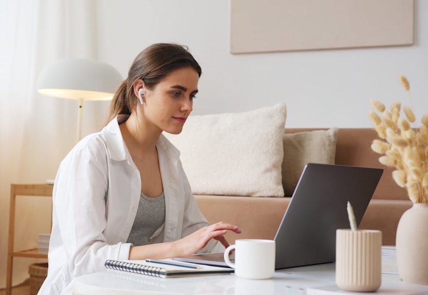 7 Realistic Ways to Make Extra Money From What You Already Know (Even With 5 Hours a Week)