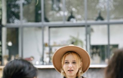 people having a conversation and asking for advice in a casual setting - how to get people to help you without asking for a favor