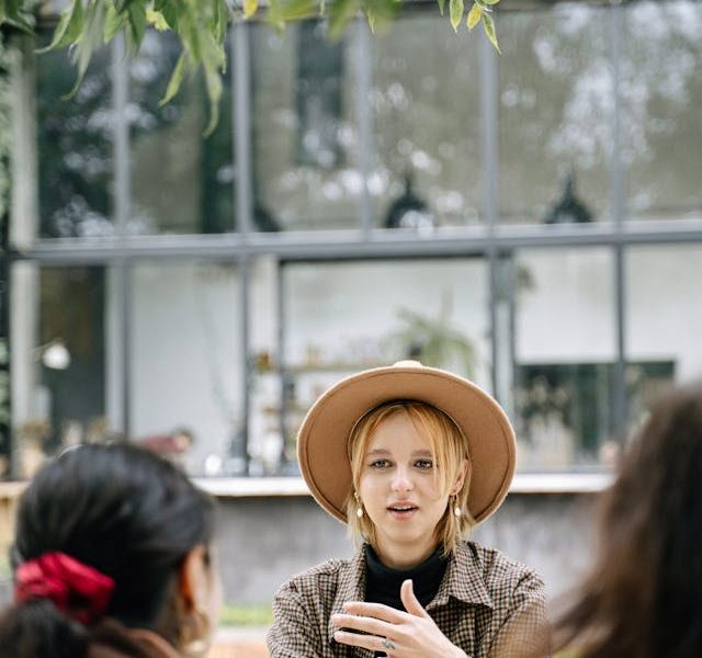 Doing This in Conversations Makes People Want to Help You – Without You Ever Asking for a Favor