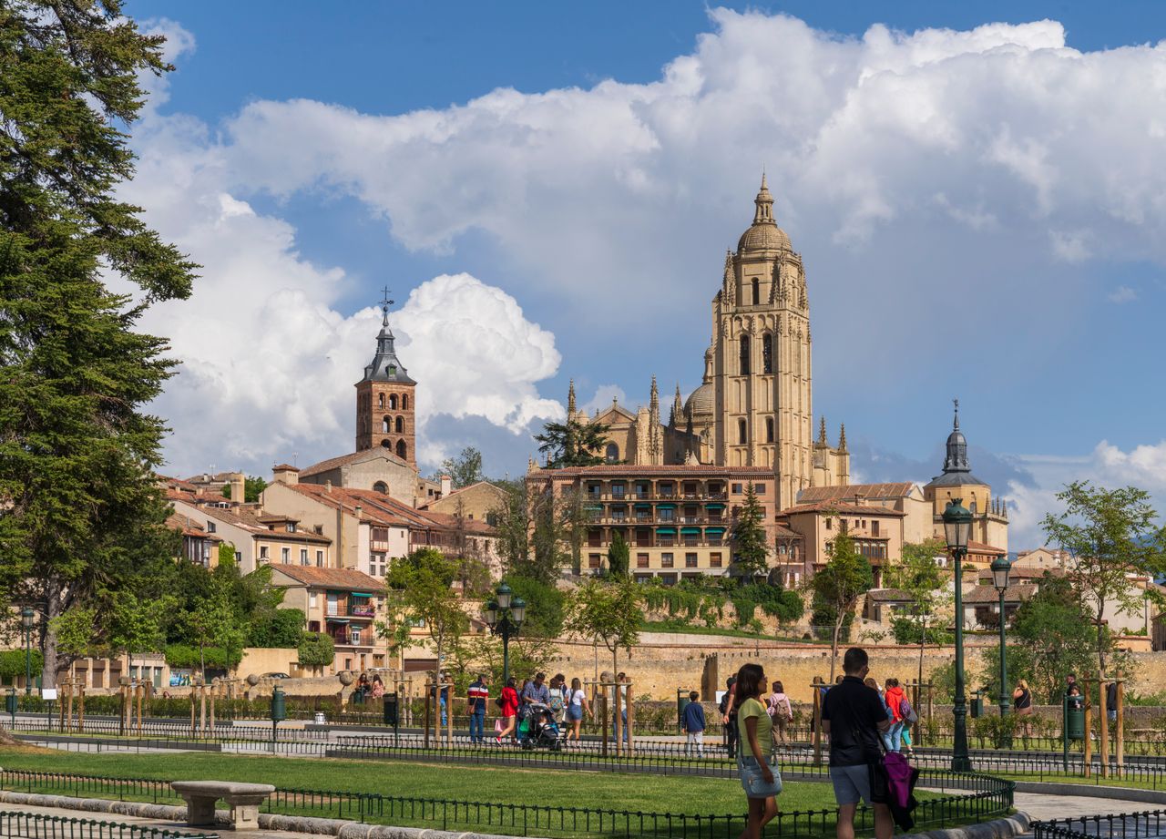 people walking in Segovia Spain, Spanish daily habits linked to longevity