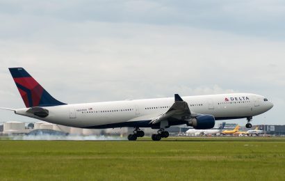 Delta Passenger Refused to Hang Up Phone – Entire Plane Had to Get Off. “The problem is the lack of consequences.”