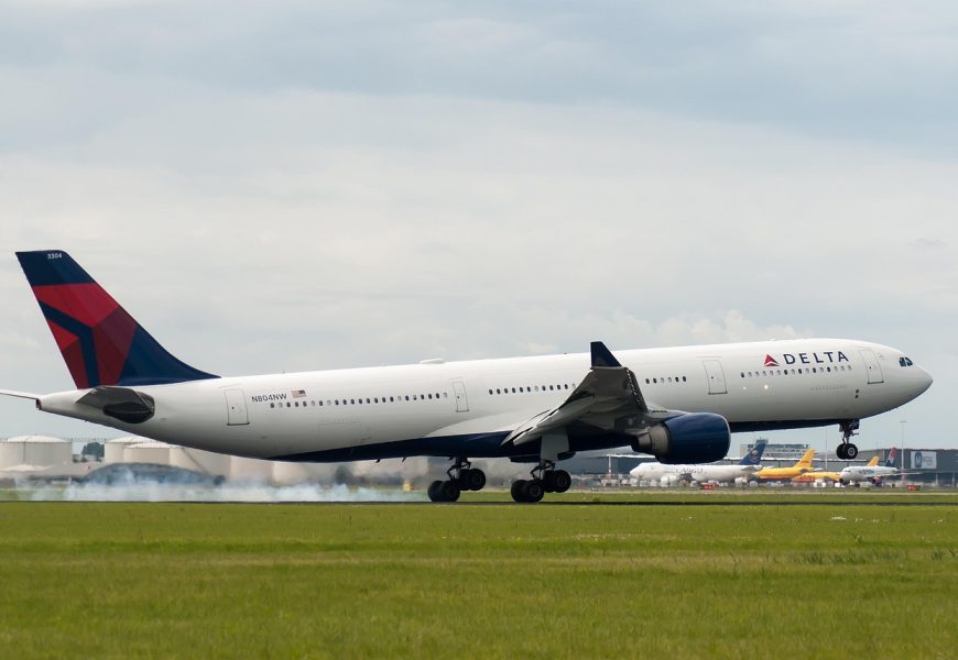Delta Passenger Refused to Hang Up Phone – Entire Plane Had to Get Off. “The problem is the lack of consequences.”