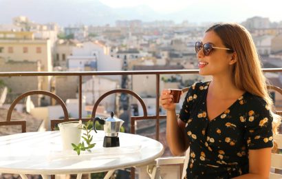 Tourists Keep Getting These Italian Dining Rules Wrong – Coffee, Wine, Dinner Times, and the Awkward Mistakes to Avoid Tourists Keep Getting These Italian Dining Rules Wrong – Coffee, Wine, Dinner Times, and the Awkward Mistakes to Avoid