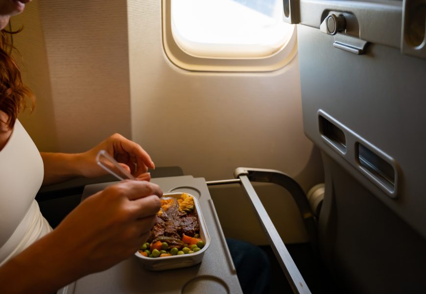 She Ate Garlic Chicken on a Plane. A Passenger Complained – What She Wrote Next Turned People Against Her She Ate Garlic Chicken on a Plane. A Passenger Complained – What She Wrote Next Turned People Against Her