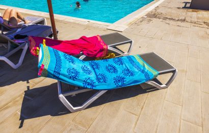 Fed-Up Travelers Fought Back Against Rude Tourists – Did They Go Too Far? Fed-Up Travelers Fought Back Against Rude Tourists – Did They Go Too Far?