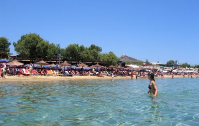 Did This Greek Waiter Take Luxury Service Too Far? The Viral Beach Video Sparking an Uproar in Greece and Beyond Did This Greek Waiter Take Luxury Service Too Far? The Viral Beach Video Sparking an Uproar in Greece and Beyond