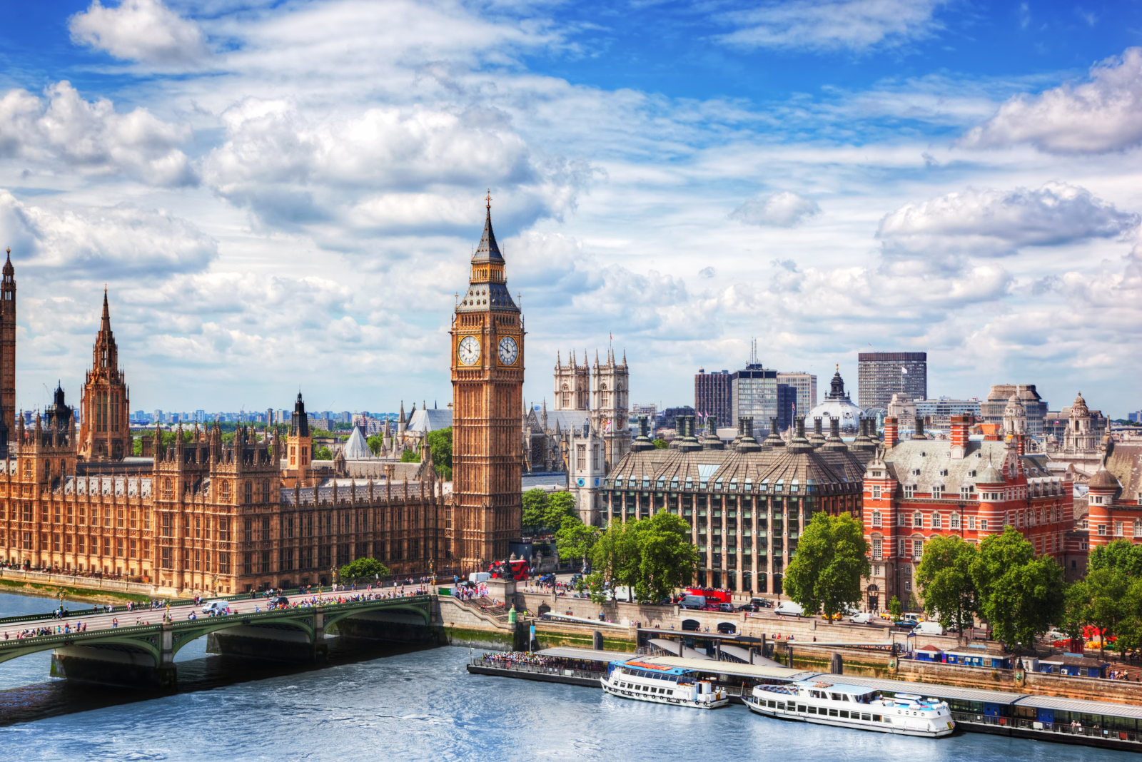 Big Ben, Westminster Bridge on River Thames in London, the UK for an article with 150 UK trivia questions with answers