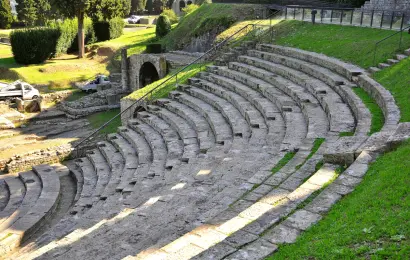 Tourists Visited What They Were Told Was One of the World’s Oldest Amphitheaters. Now a Man Is in Jail – and Some People Called Him a Genius Tourists Visited What They Were Told Was One of the World’s Oldest Amphitheaters. Now a Man Is in Jail – and Some People Called Him a Genius