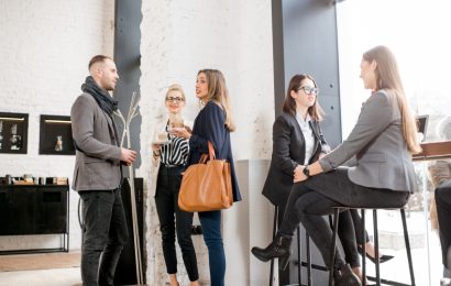 People talking during a coffee break at an event