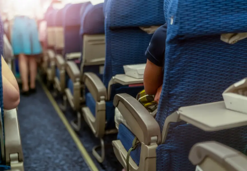 His Son Booked a First Class Seat for His 83-Year-Old Dad. At the Gate, His Boarding Pass Was Flagged and He Was Downgraded. “To Get the Rug Pulled Out From Under Him Boils My Blood” His Son Booked a First Class Seat for His 83-Year-Old Dad. At the Gate, His Boarding Pass Was Flagged and He Was Downgraded. “To Get the Rug Pulled Out From Under Him Boils My Blood”