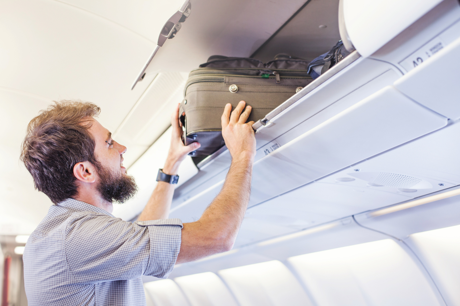 A Passenger Kept Ignoring the Same Request on a Full Flight – Until a Flight Attendant Had to Fix It Herself