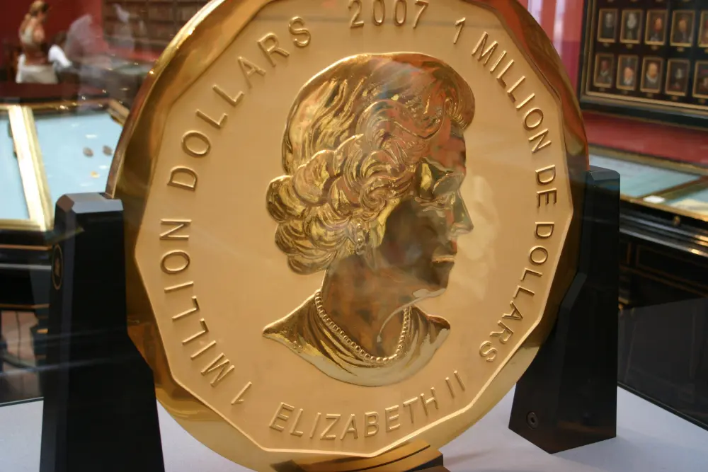 100 kg Canadian Big Maple Leaf gold coin displayed at the Kunsthistorisches Museum Vienna in 2010
