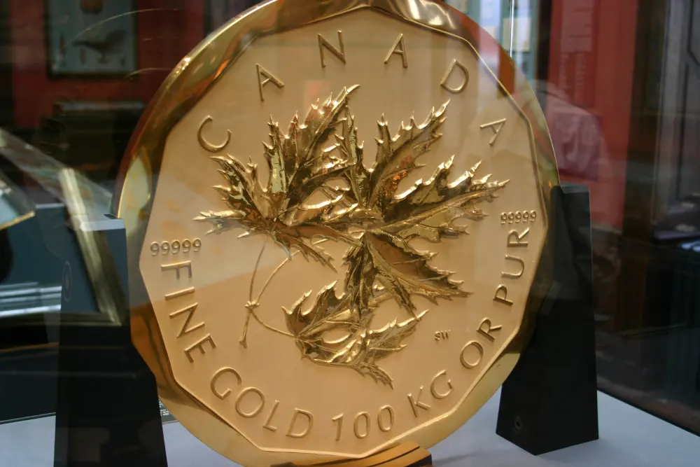 Maple leaf side of the 100 kg Big Maple Leaf gold coin at the Kunsthistorisches Museum Vienna