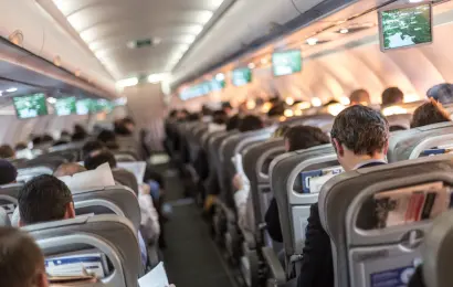 A Passenger Made a Request on a 10-Hour Flight. The Woman’s Refusal Sparked an Unbelievable Reaction. But Her Husband’s Response Was Even More Unexpected A Passenger Made a Request on a 10-Hour Flight. The Woman’s Refusal Sparked an Unbelievable Reaction. But Her Husband’s Response Was Even More Unexpected